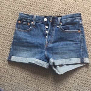 Levi’s wedgie shorts 25
